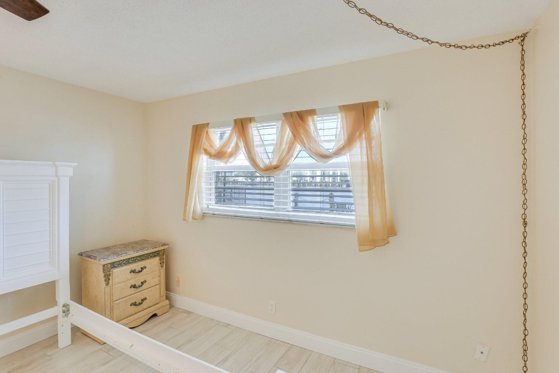 901 N Riverside Dr 1D