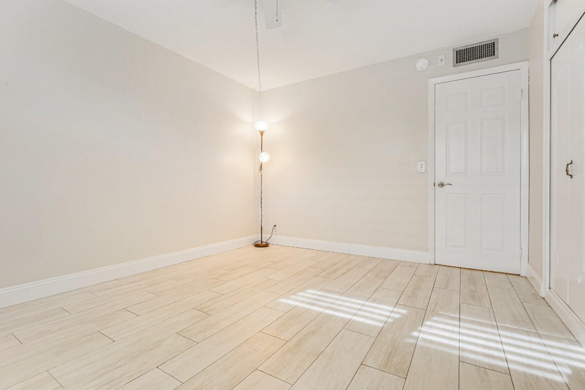 901 N Riverside Dr 1D