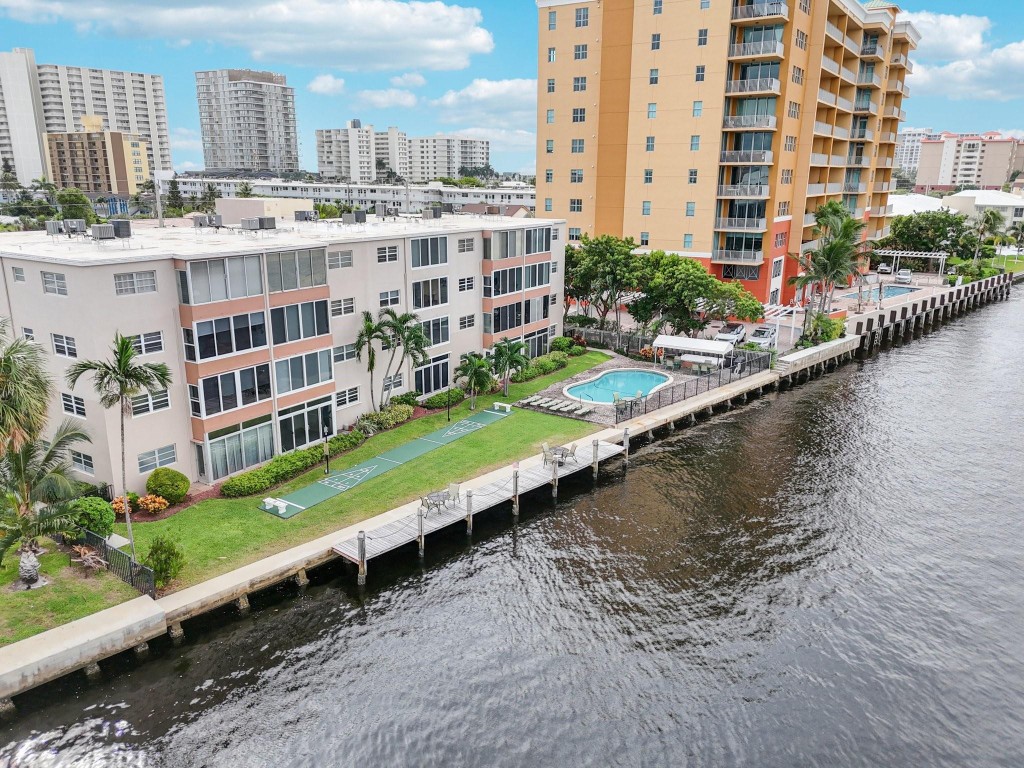 901 N Riverside Dr 1D