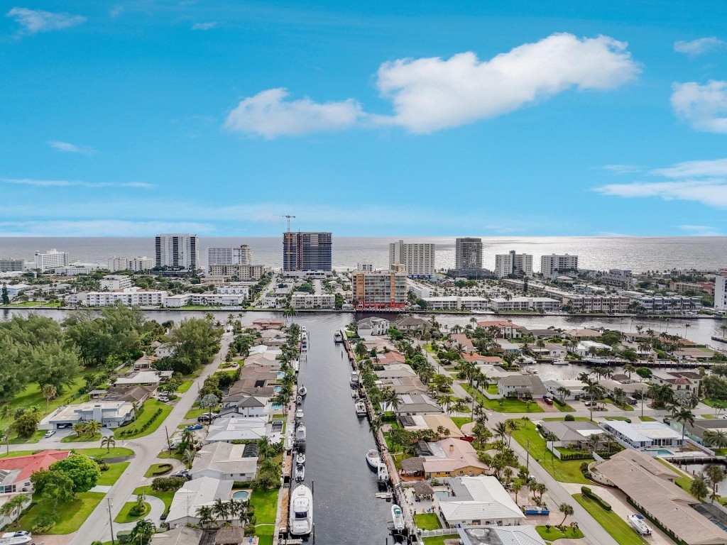 901 N Riverside Dr 1D