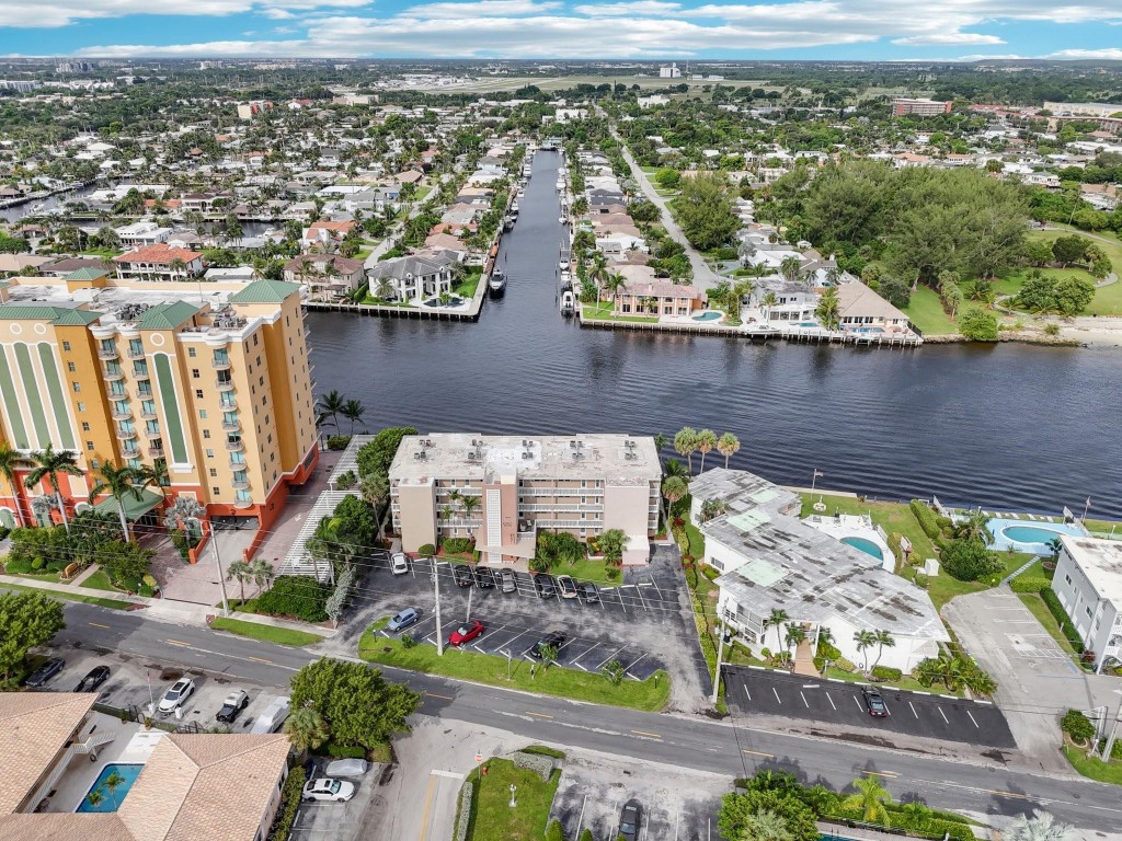 901 N Riverside Dr 1D