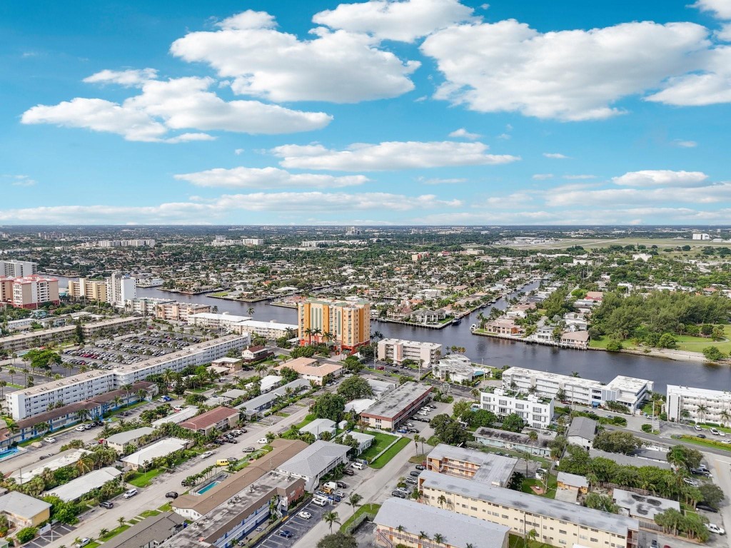 901 N Riverside Dr 1D