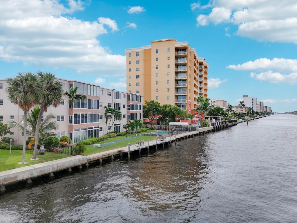 901 N Riverside Dr 1D