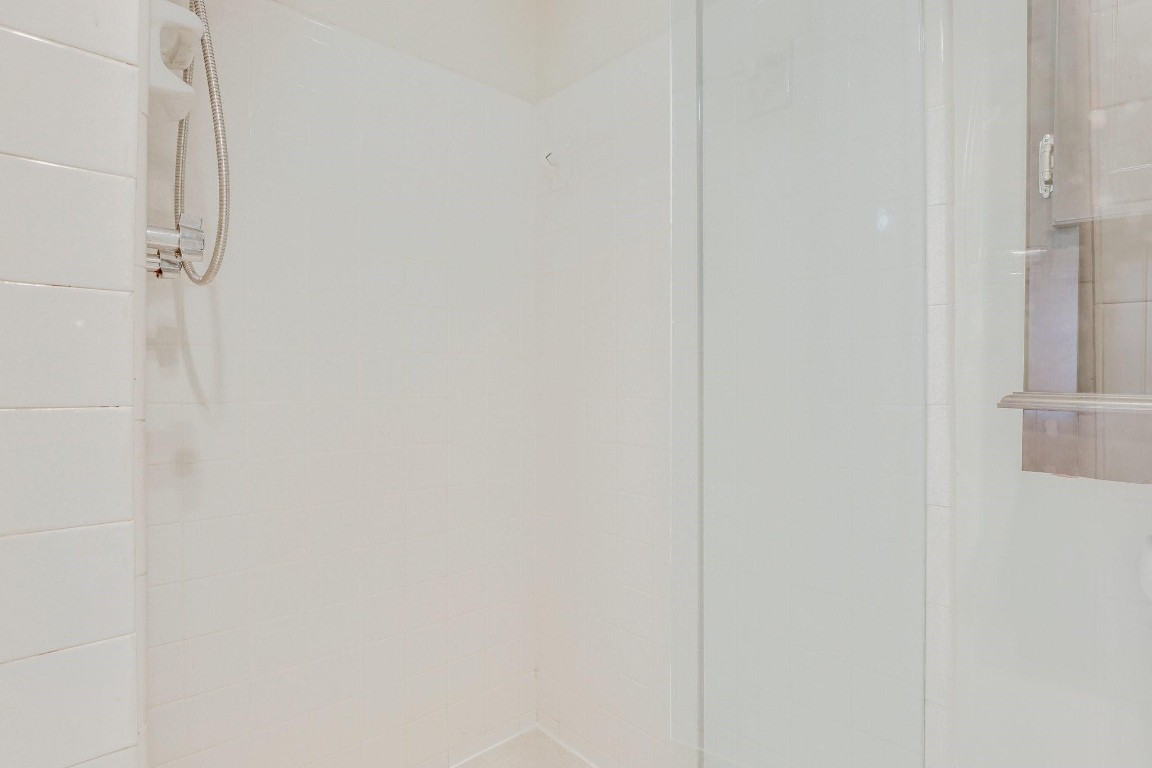 901 N Riverside Dr 1D