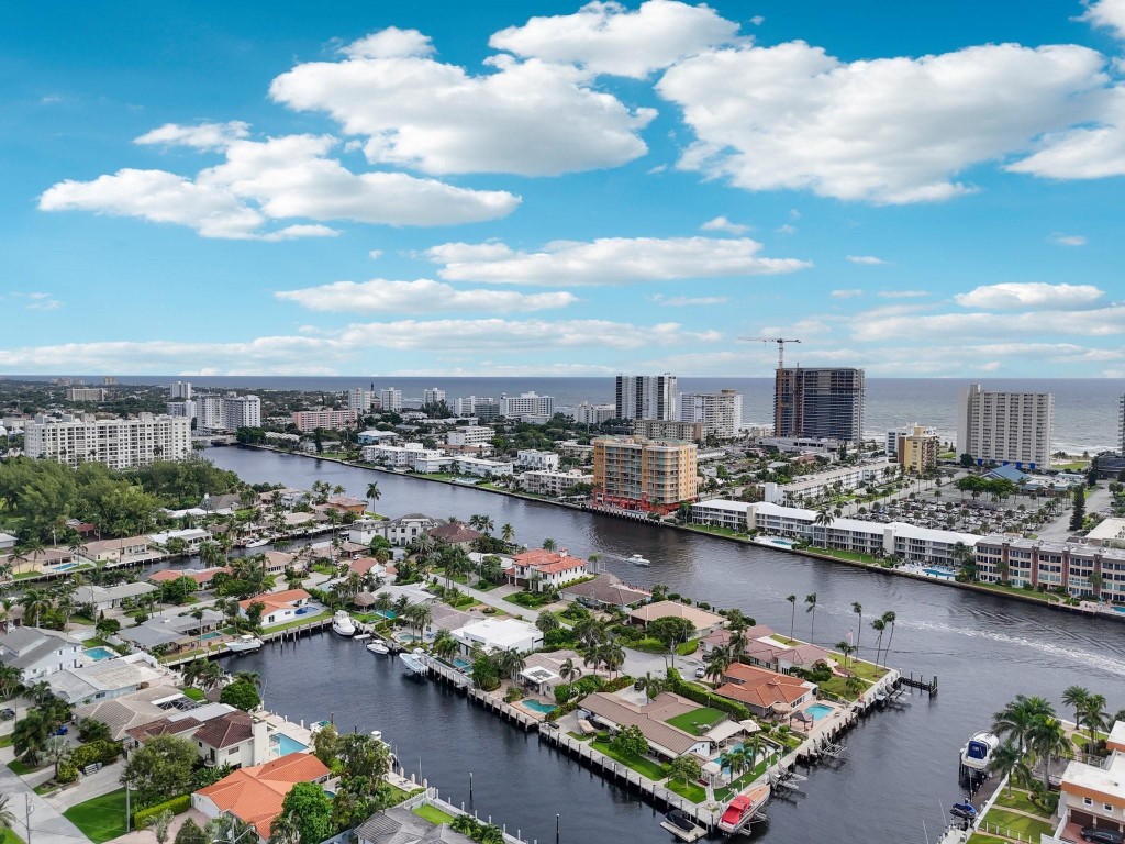 901 N Riverside Dr 1D