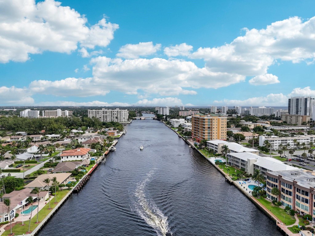 901 N Riverside Dr 1D