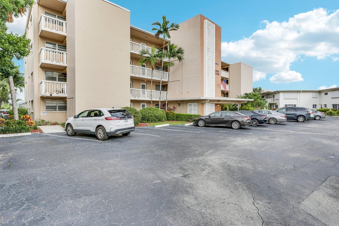 901 N Riverside Dr 1D