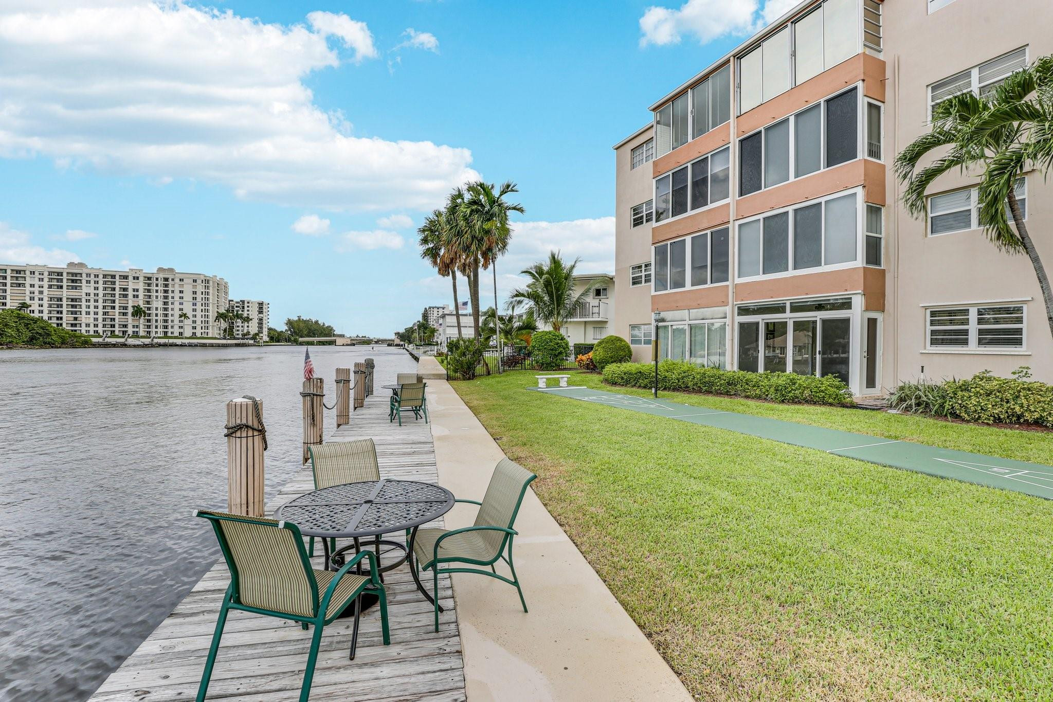 901 N Riverside Dr 1D
