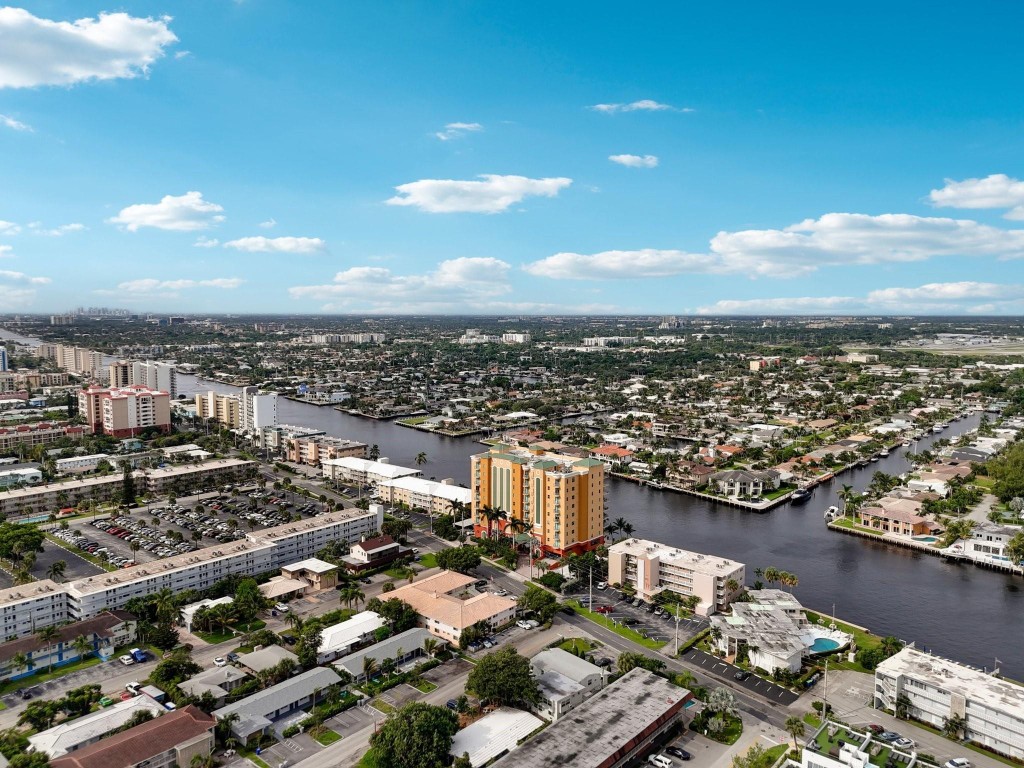 901 N Riverside Dr 1D