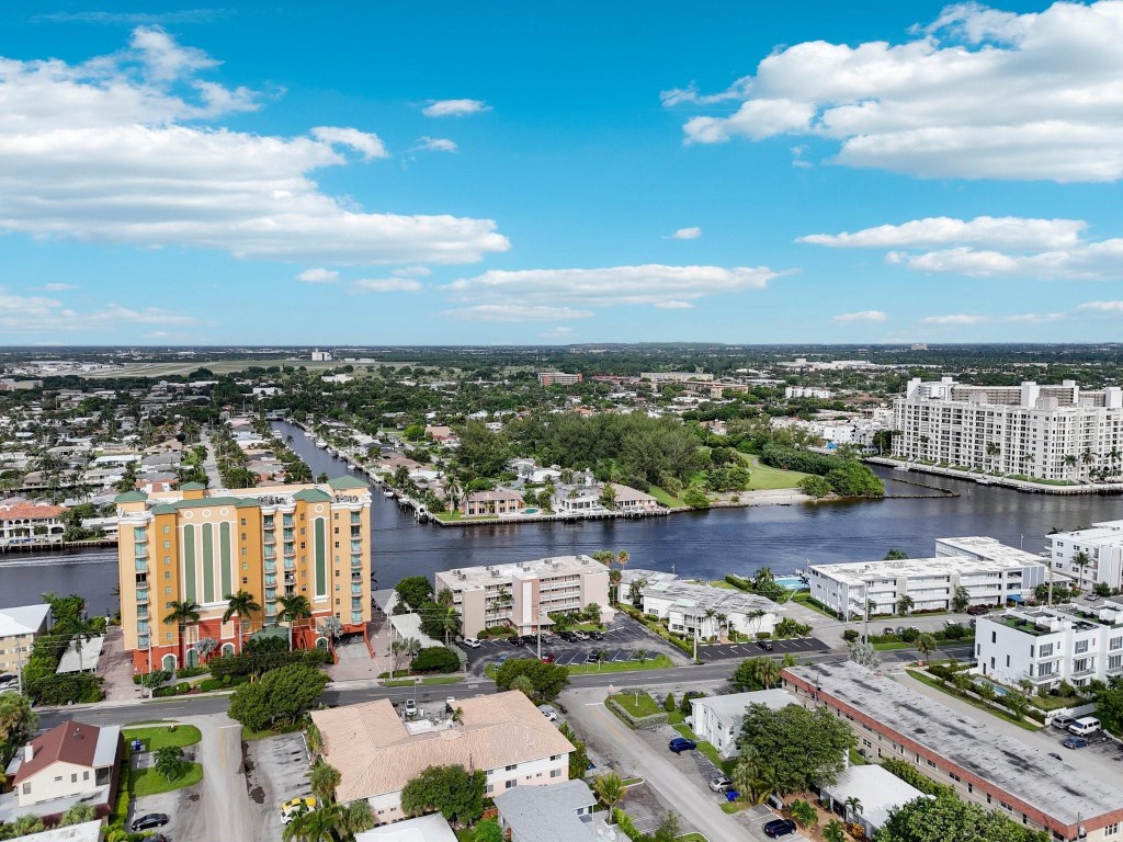 901 N Riverside Dr 1D