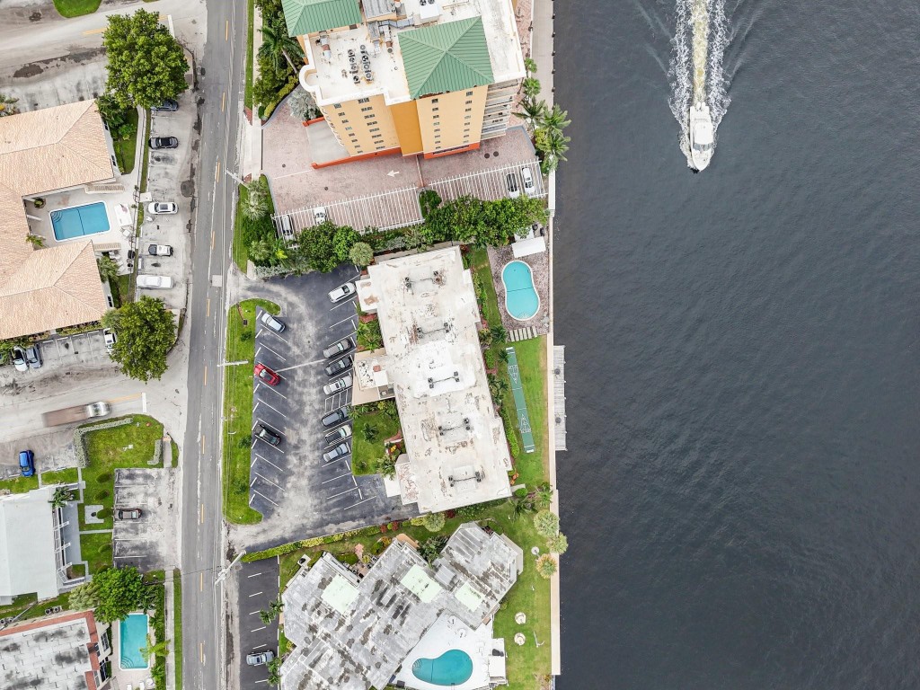 901 N Riverside Dr 1D