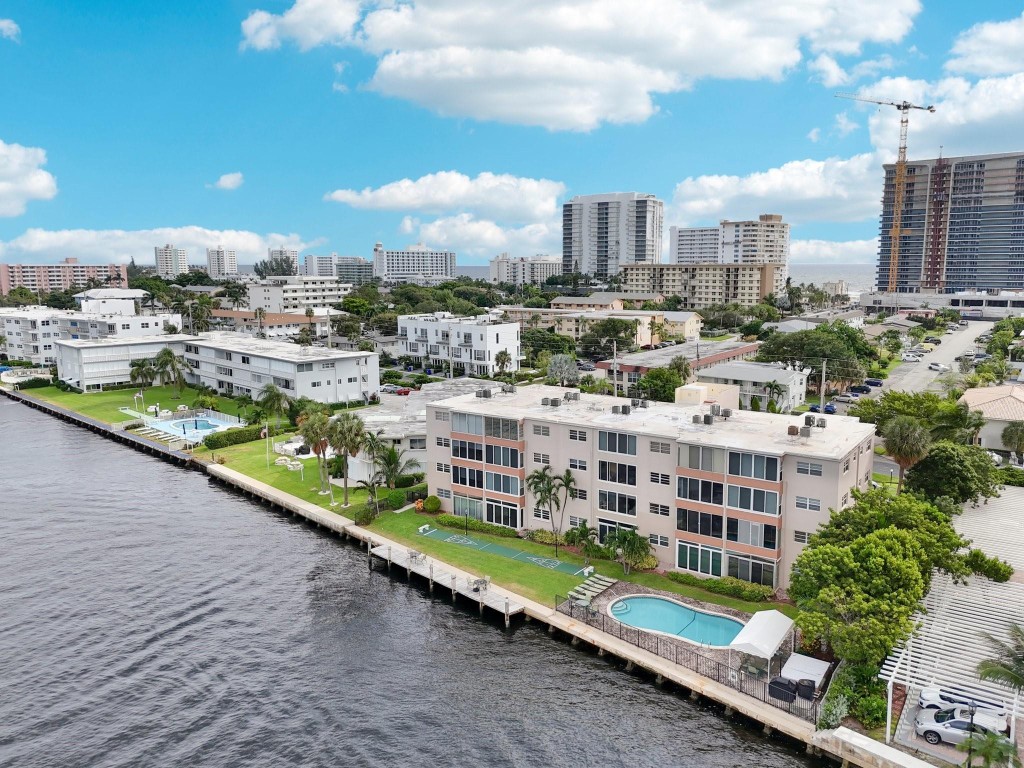 901 N Riverside Dr 1D