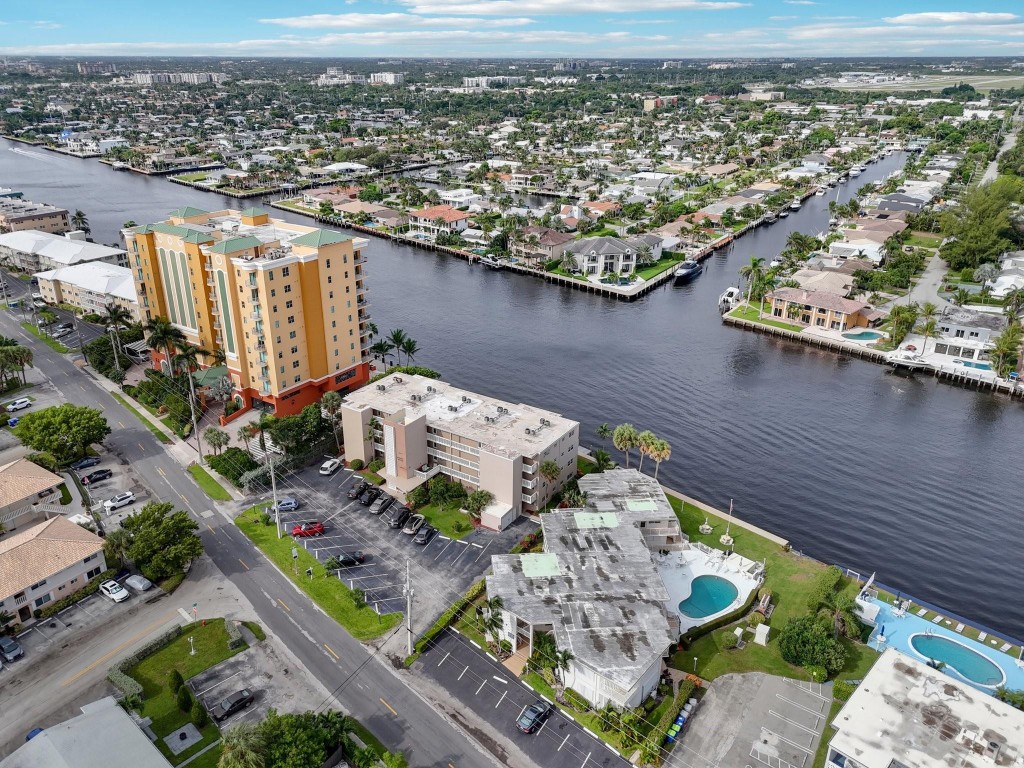 901 N Riverside Dr 1D