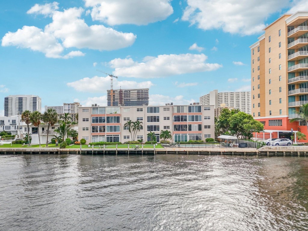 901 N Riverside Dr 1D