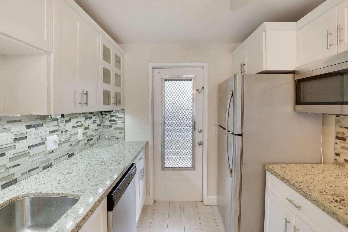 901 N Riverside Dr 1D