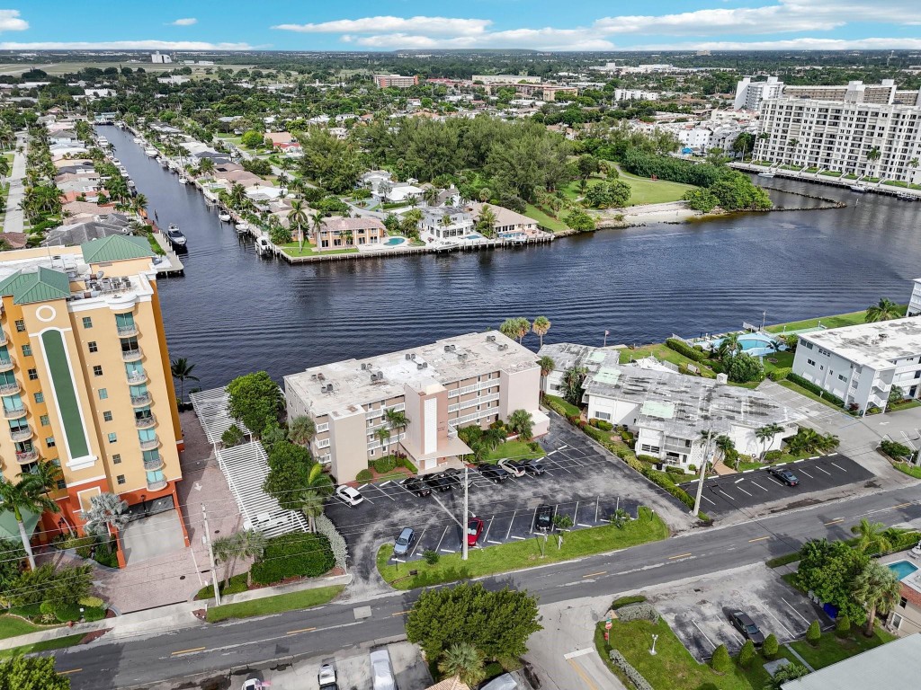 901 N Riverside Dr 1D