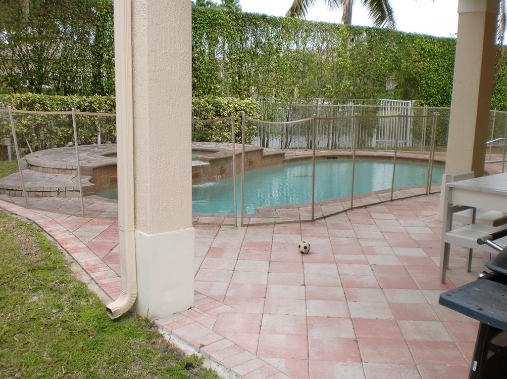 21175 La Vista Circle