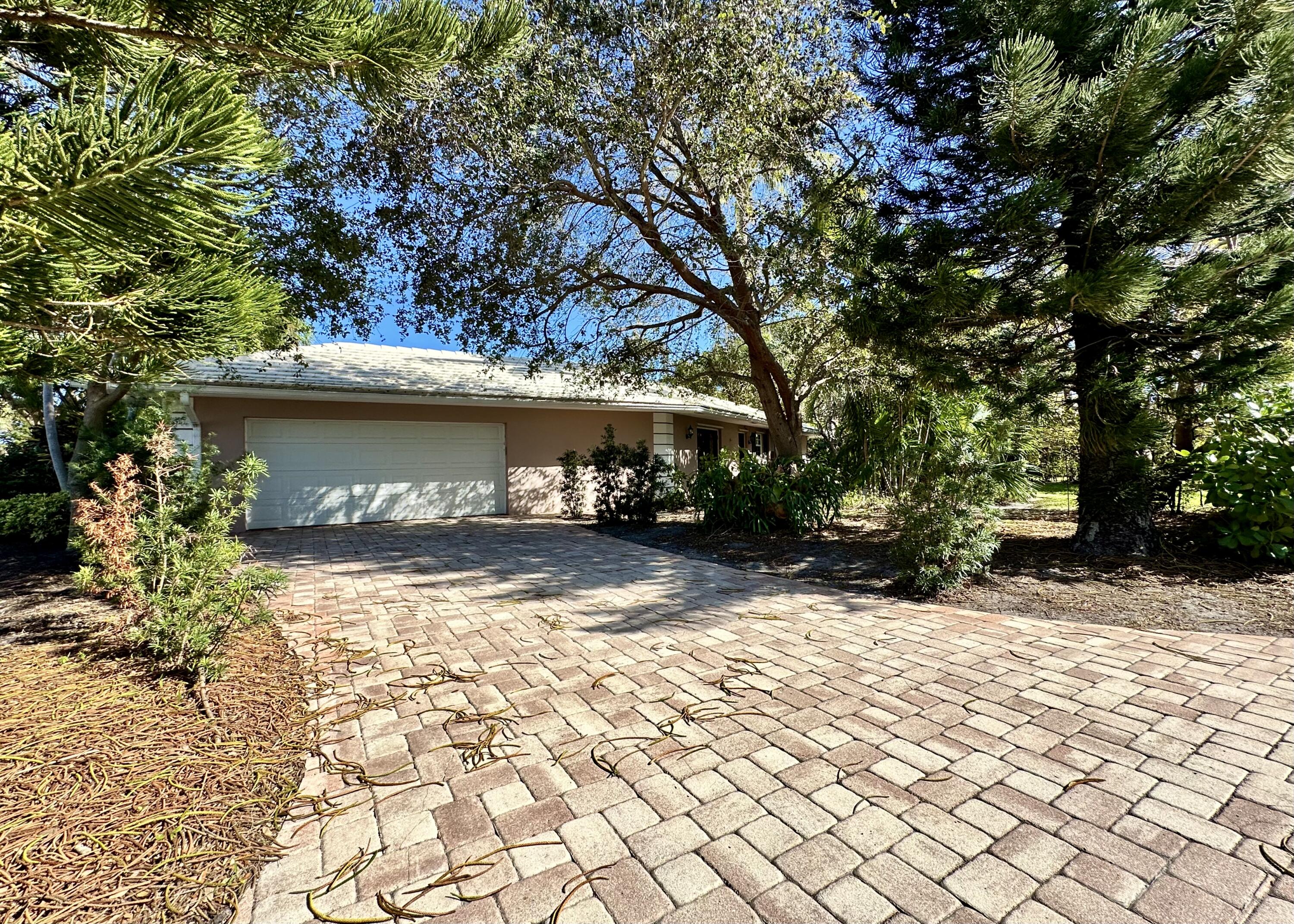 2584 Avenue Au Soleil