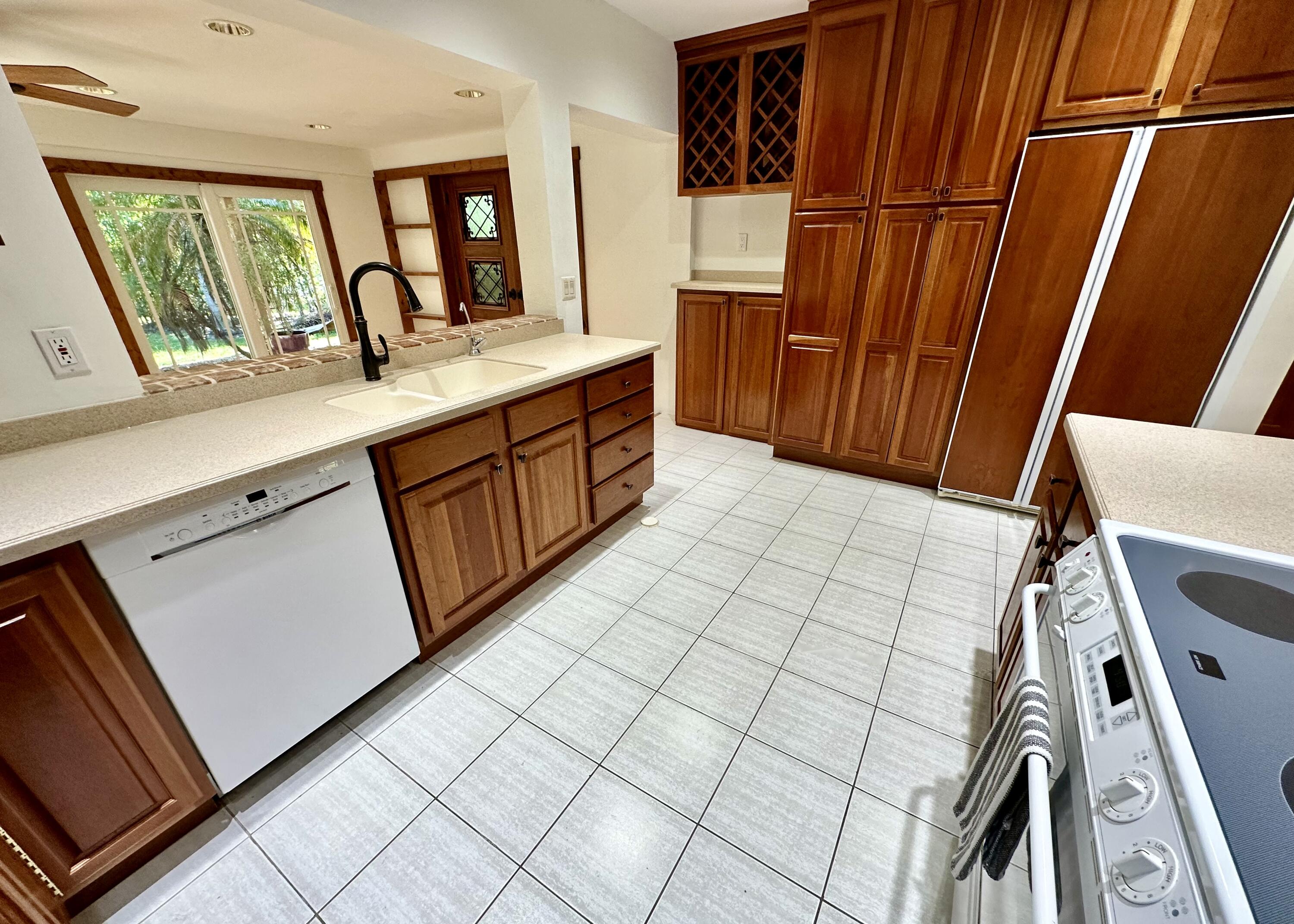 2584 Avenue Au Soleil