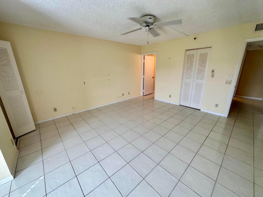 7076 Huntington Lane 102