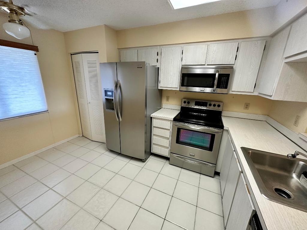 7076 Huntington Lane 102