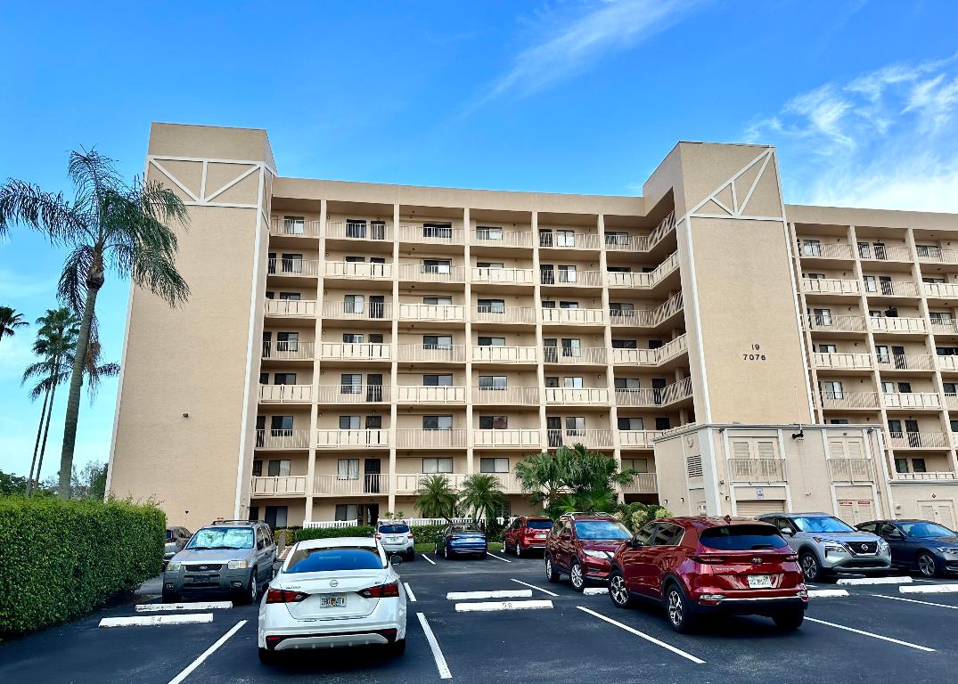 7076 Huntington Lane 102