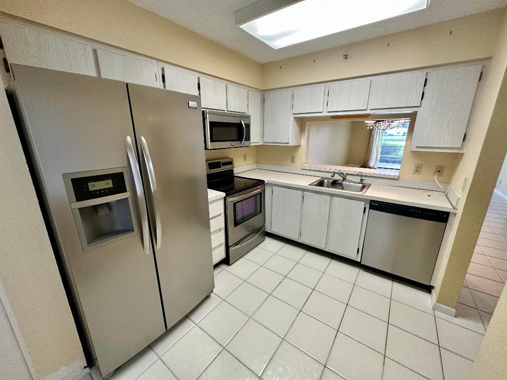 7076 Huntington Lane 102