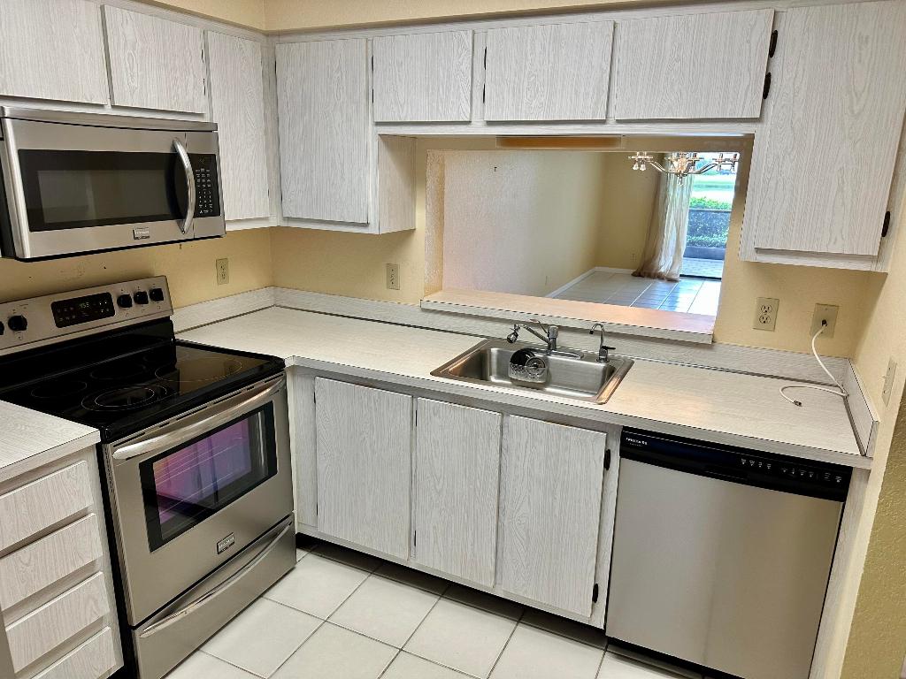 7076 Huntington Lane 102