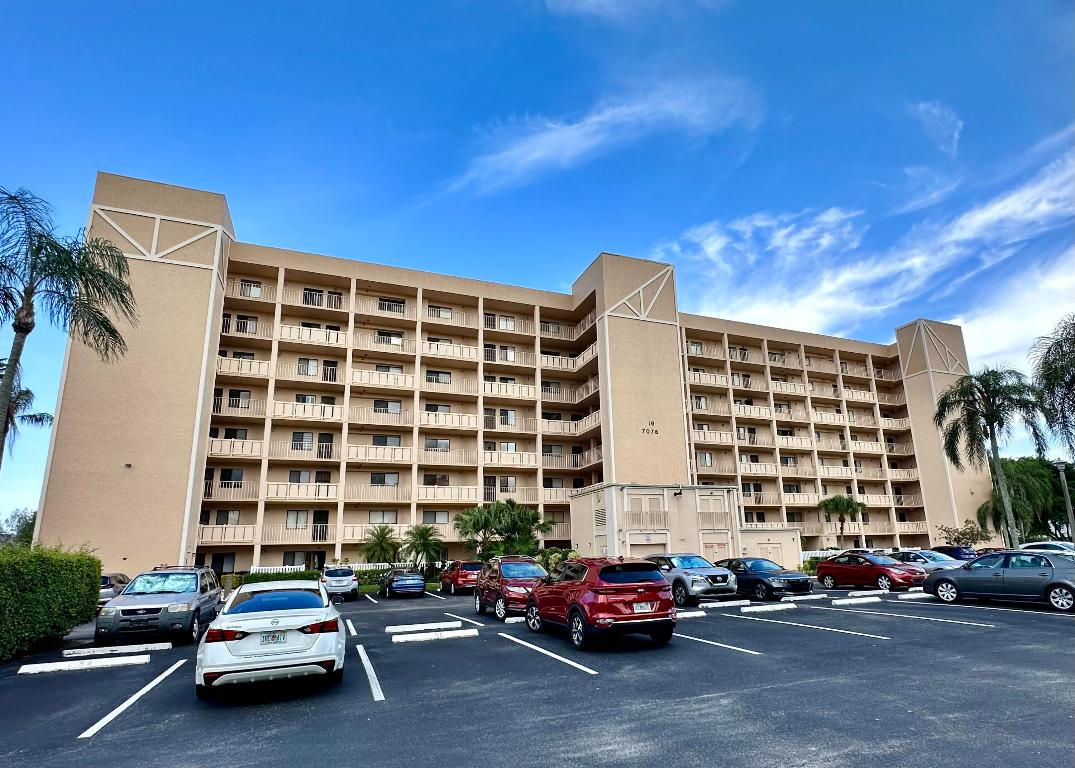 7076 Huntington Lane 102