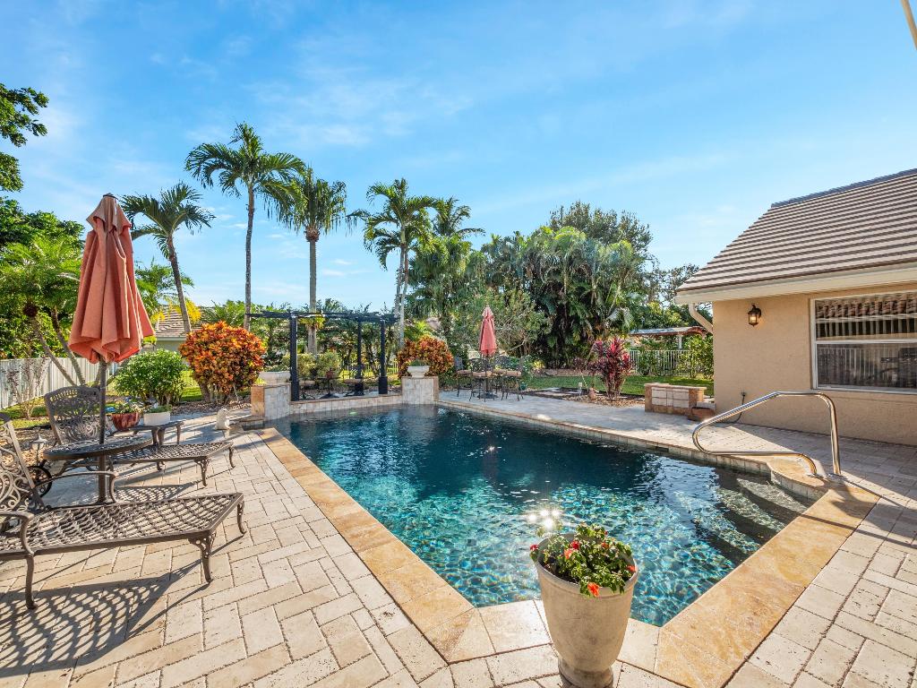 5864 Wedgewood Village Circle