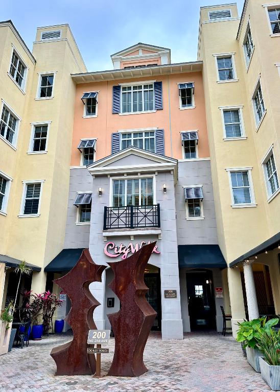 200 NE 2nd Avenue 312