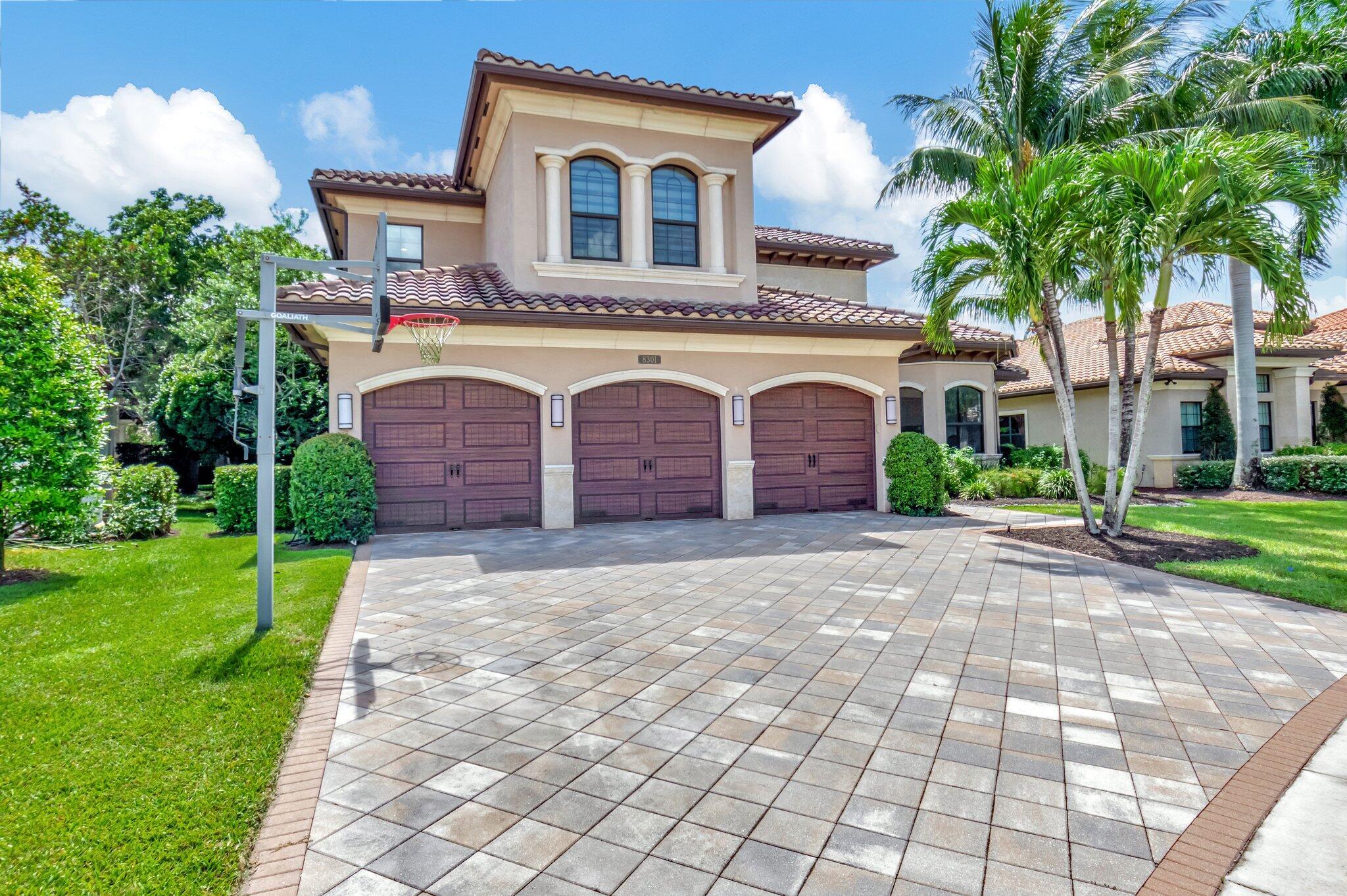 8301 Hawks Gully Avenue