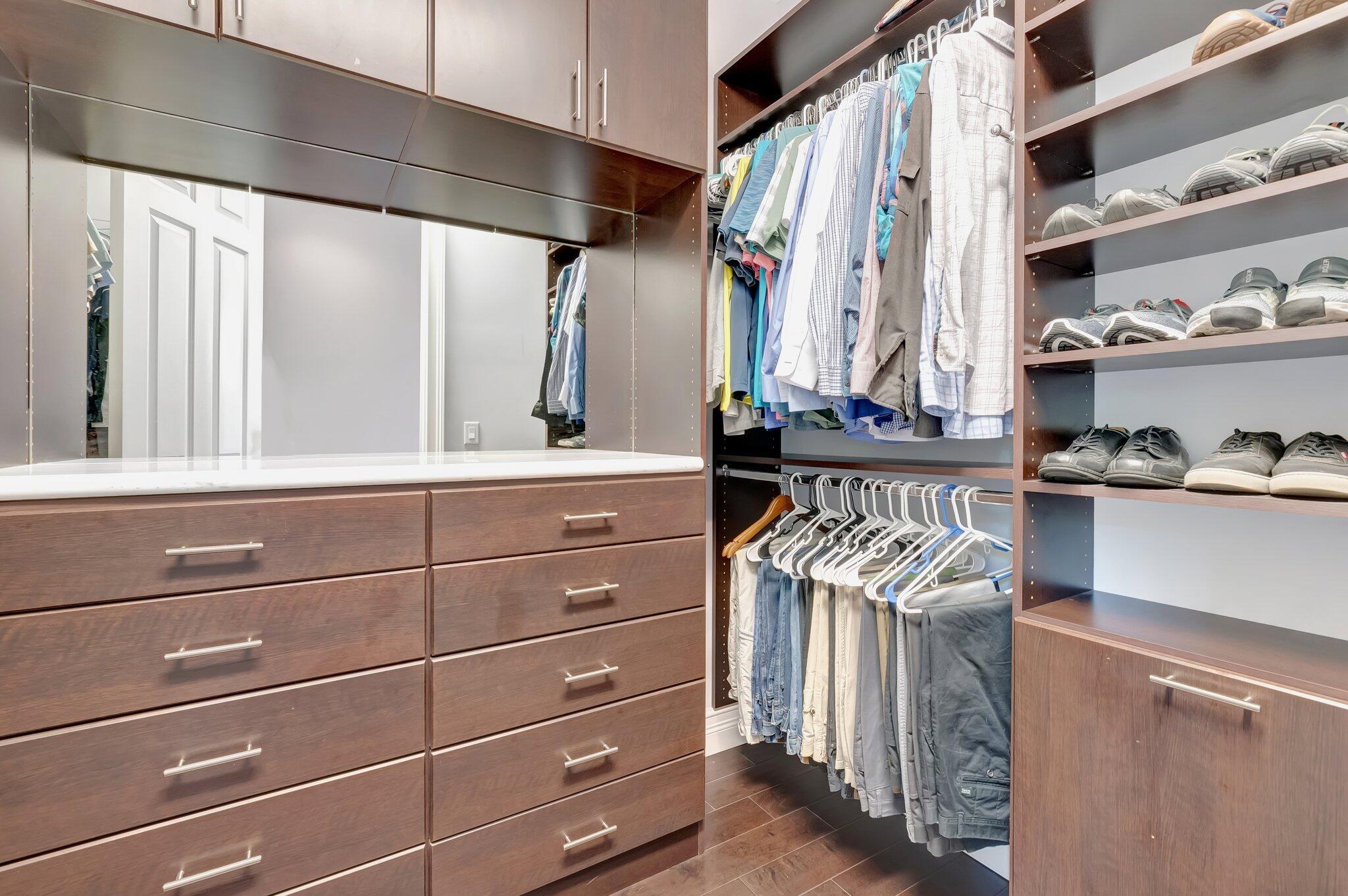 8301 Hawks Gully Avenue