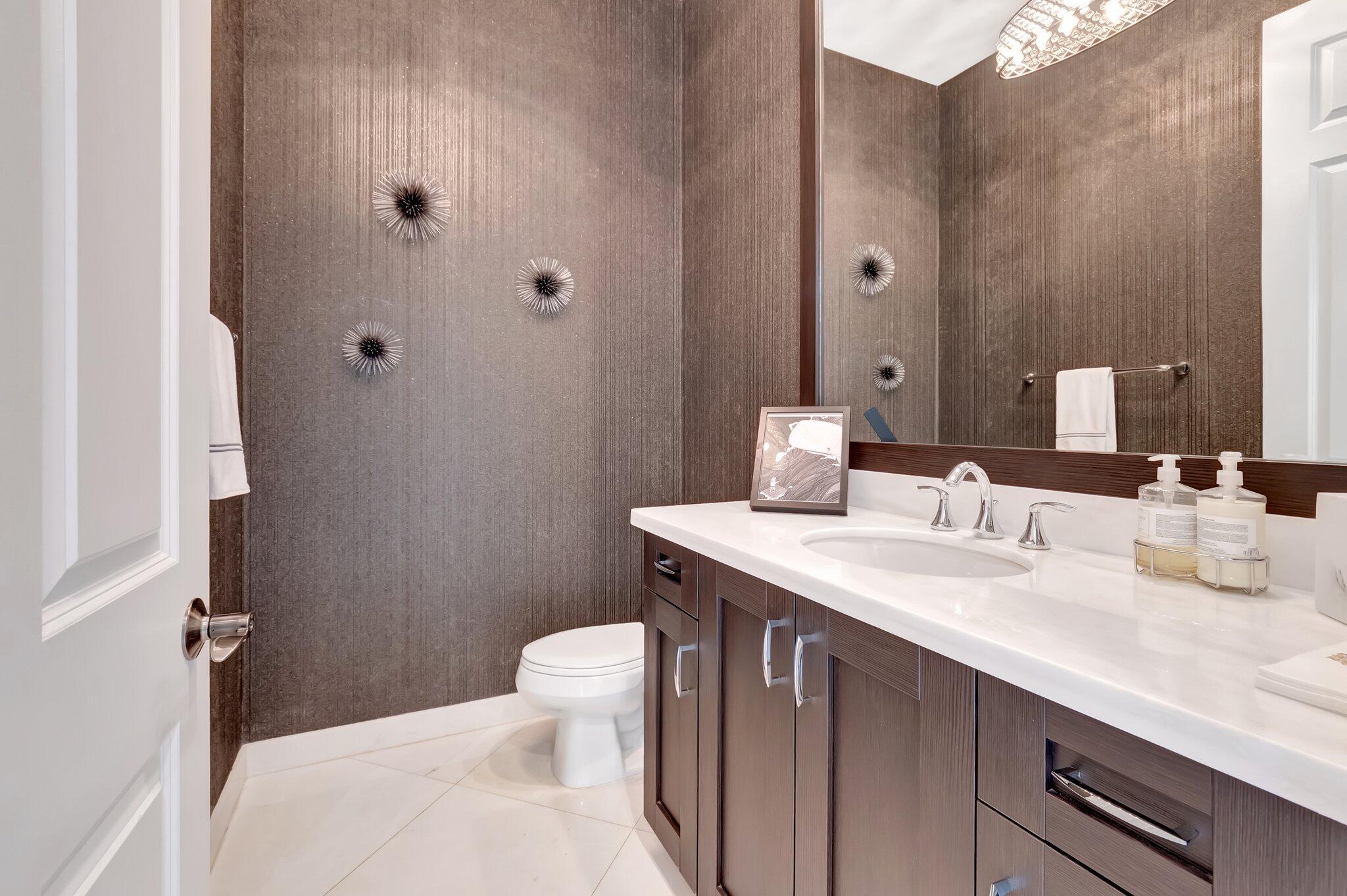 8301 Hawks Gully Avenue