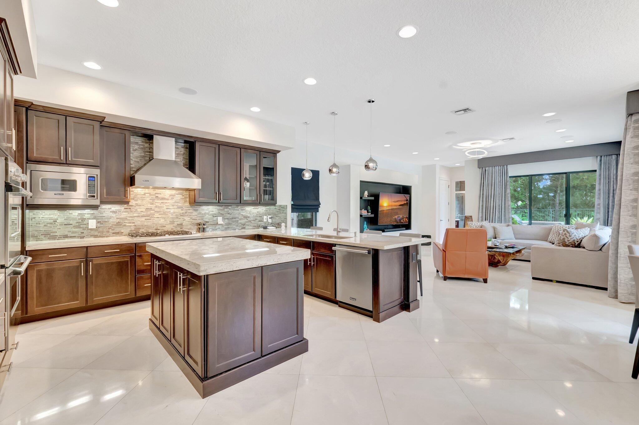 8301 Hawks Gully Avenue