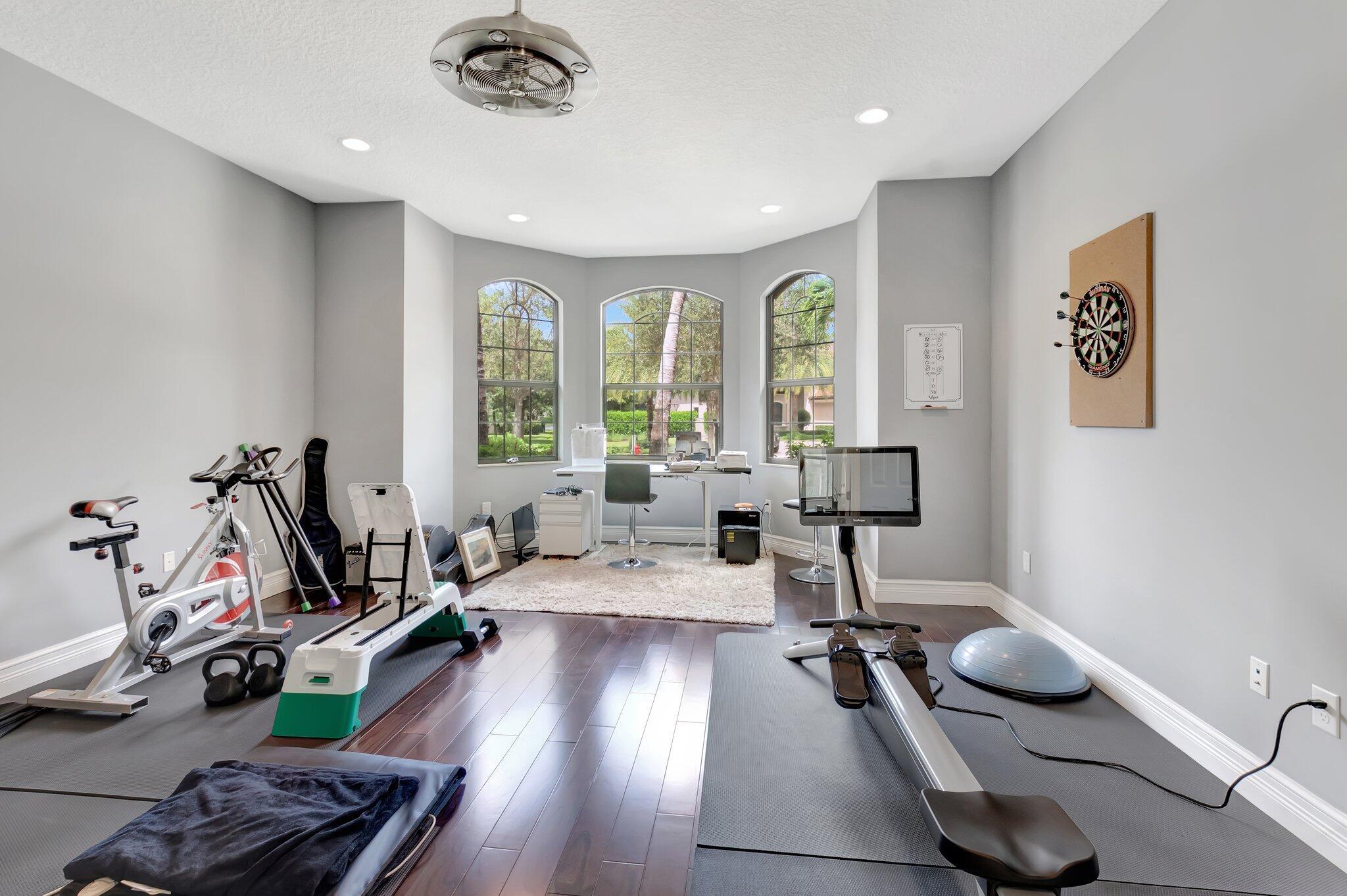 8301 Hawks Gully Avenue