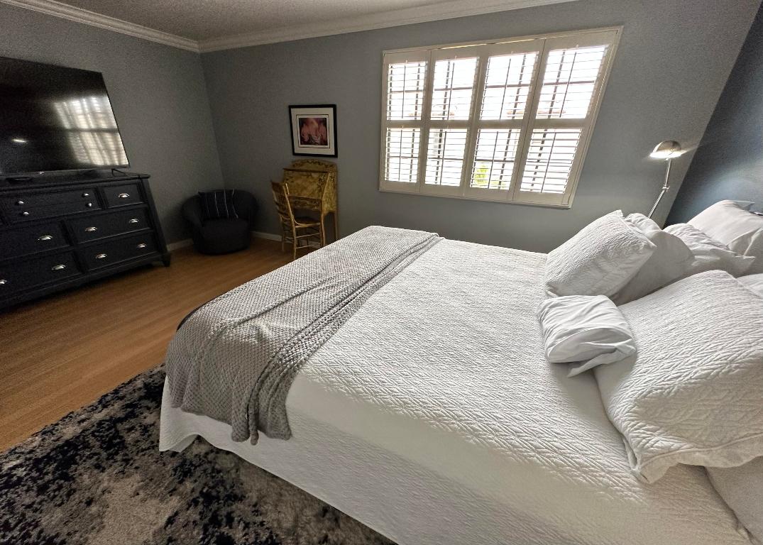 200 S Ocean Boulevard B-124