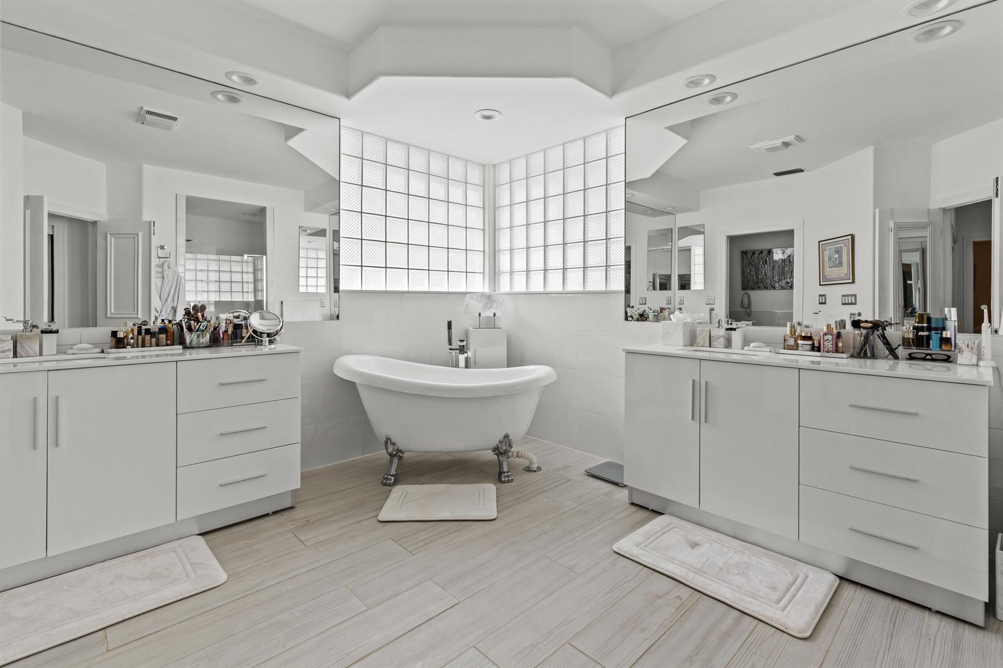 10402 Stonebridge Boulevard