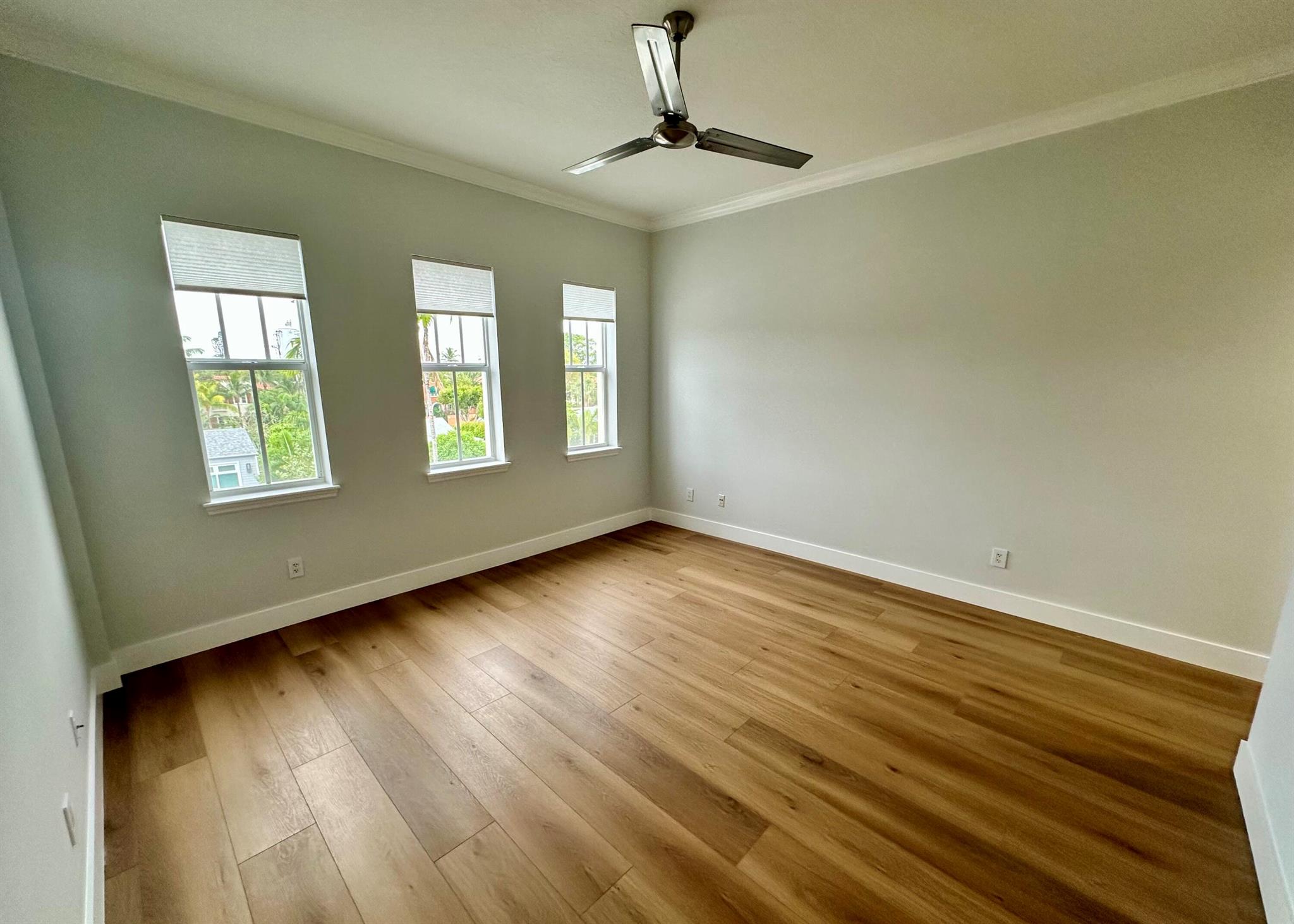 200 NE 2nd Avenue 312