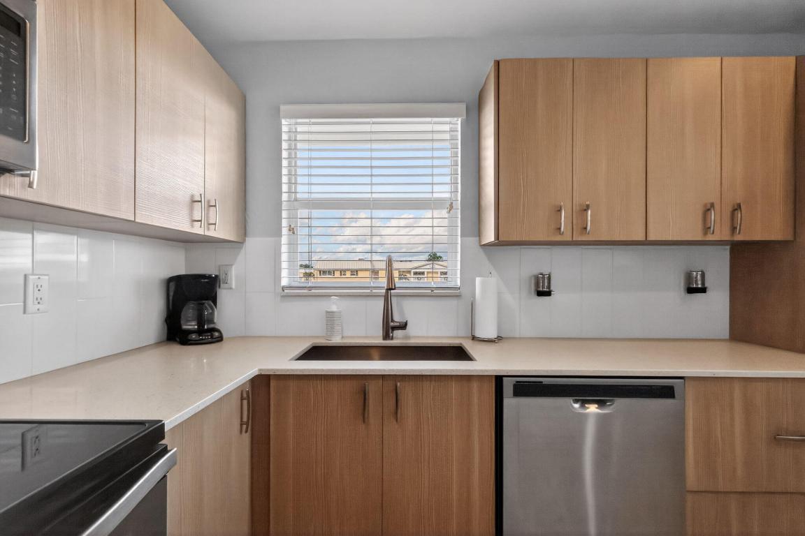 12 Colonial Club Drive 305