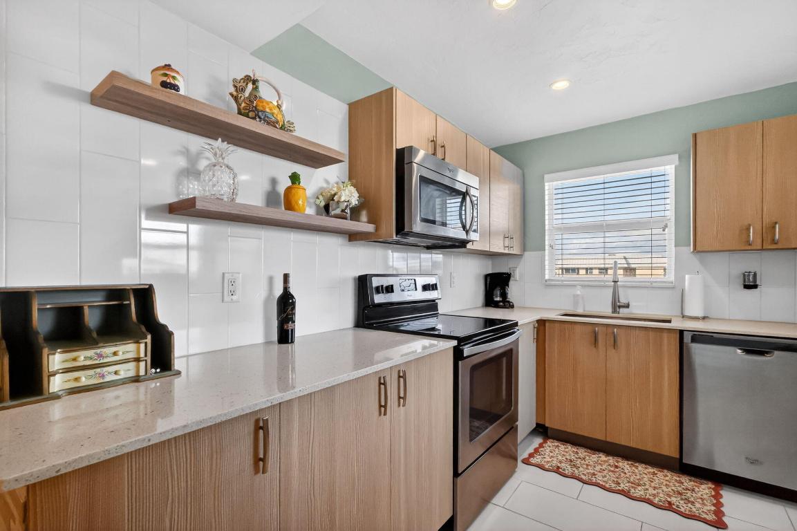 12 Colonial Club Drive 305