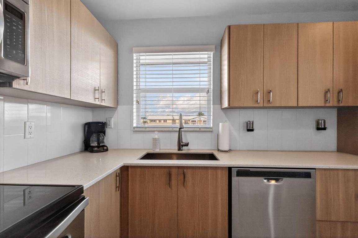 12 Colonial Club Drive 305