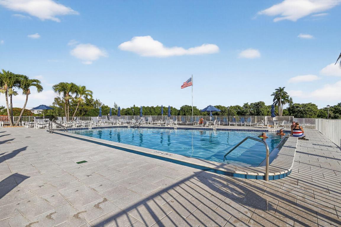 12 Colonial Club Drive 305