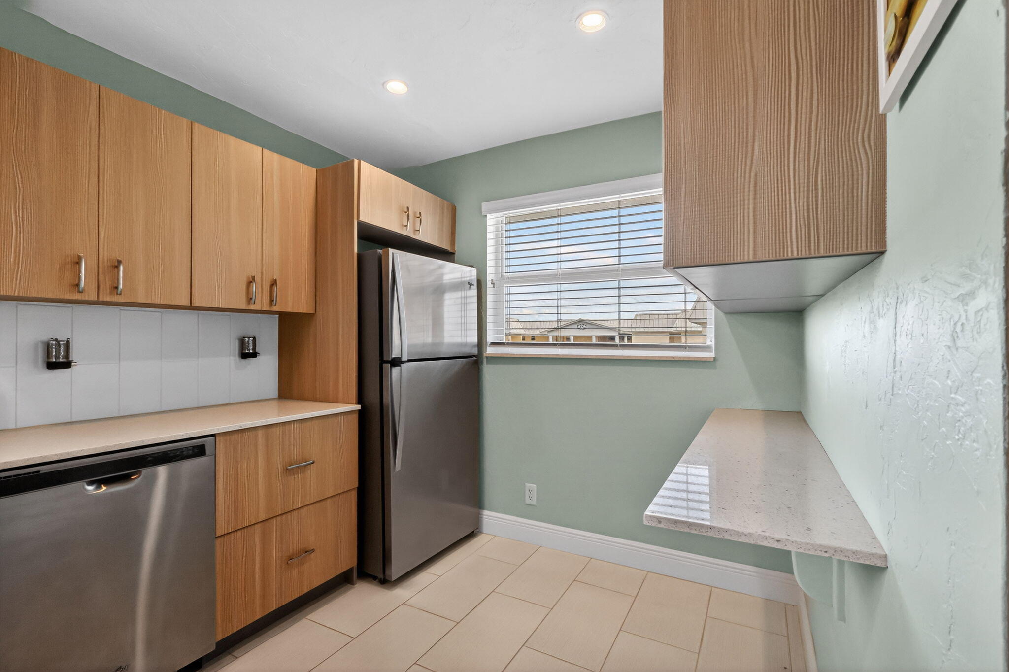 12 Colonial Club Drive 305