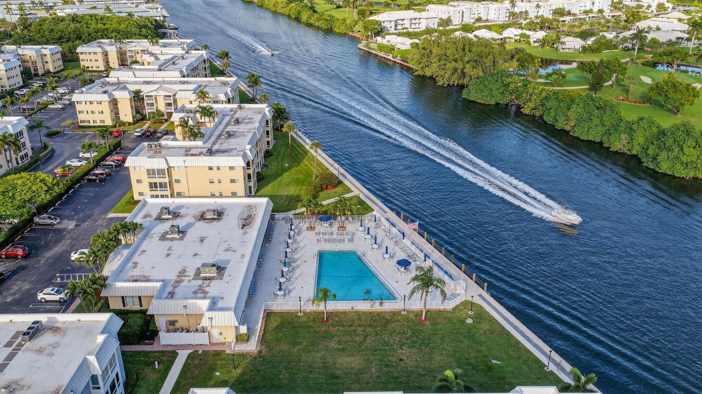 12 Colonial Club Drive 305