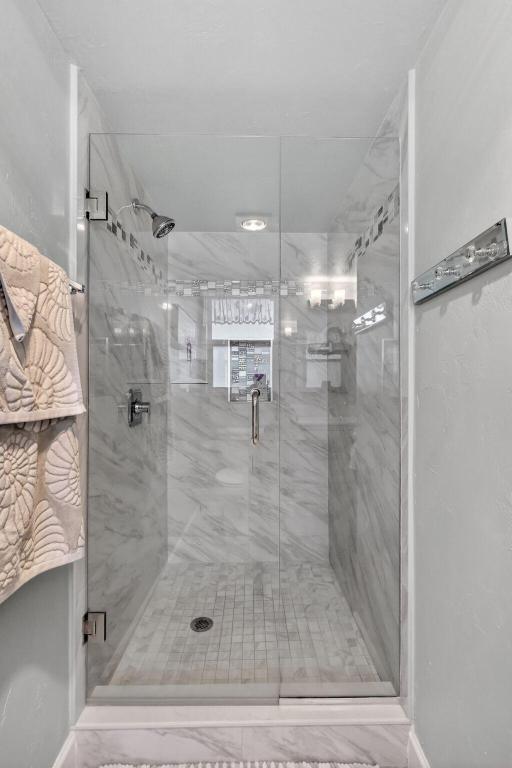 12 Colonial Club Drive 305