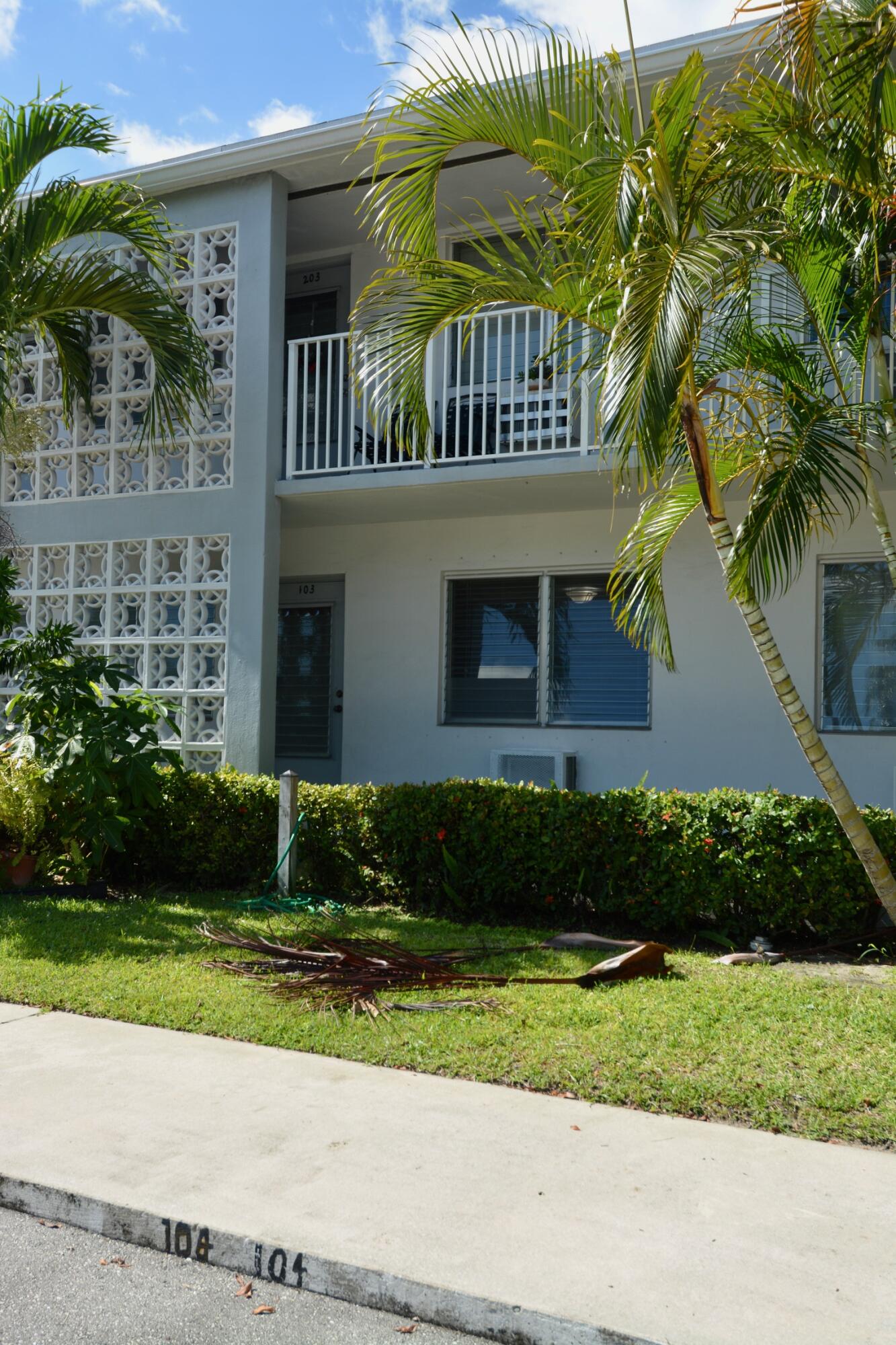 2000 NE 51st Court 103