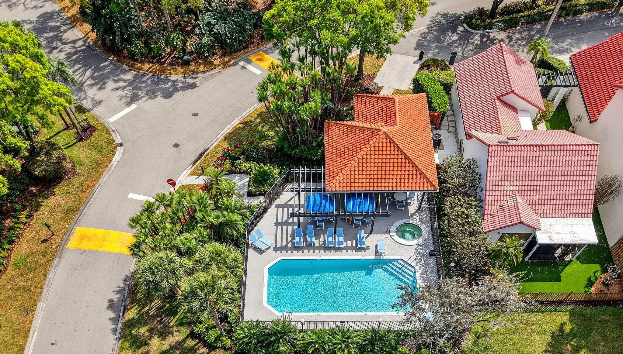 5536 Fox Hollow Dr Drive