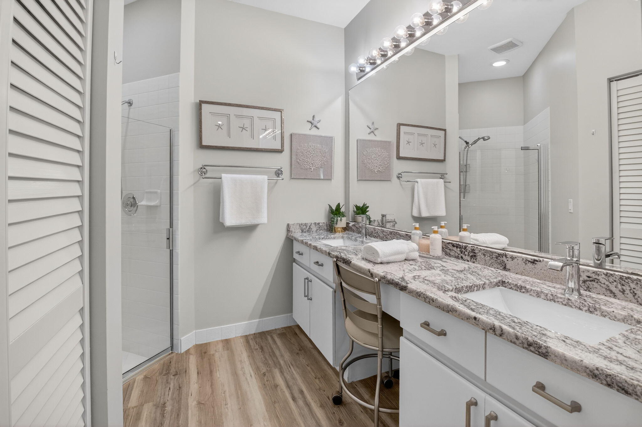 5536 Fox Hollow Dr Drive