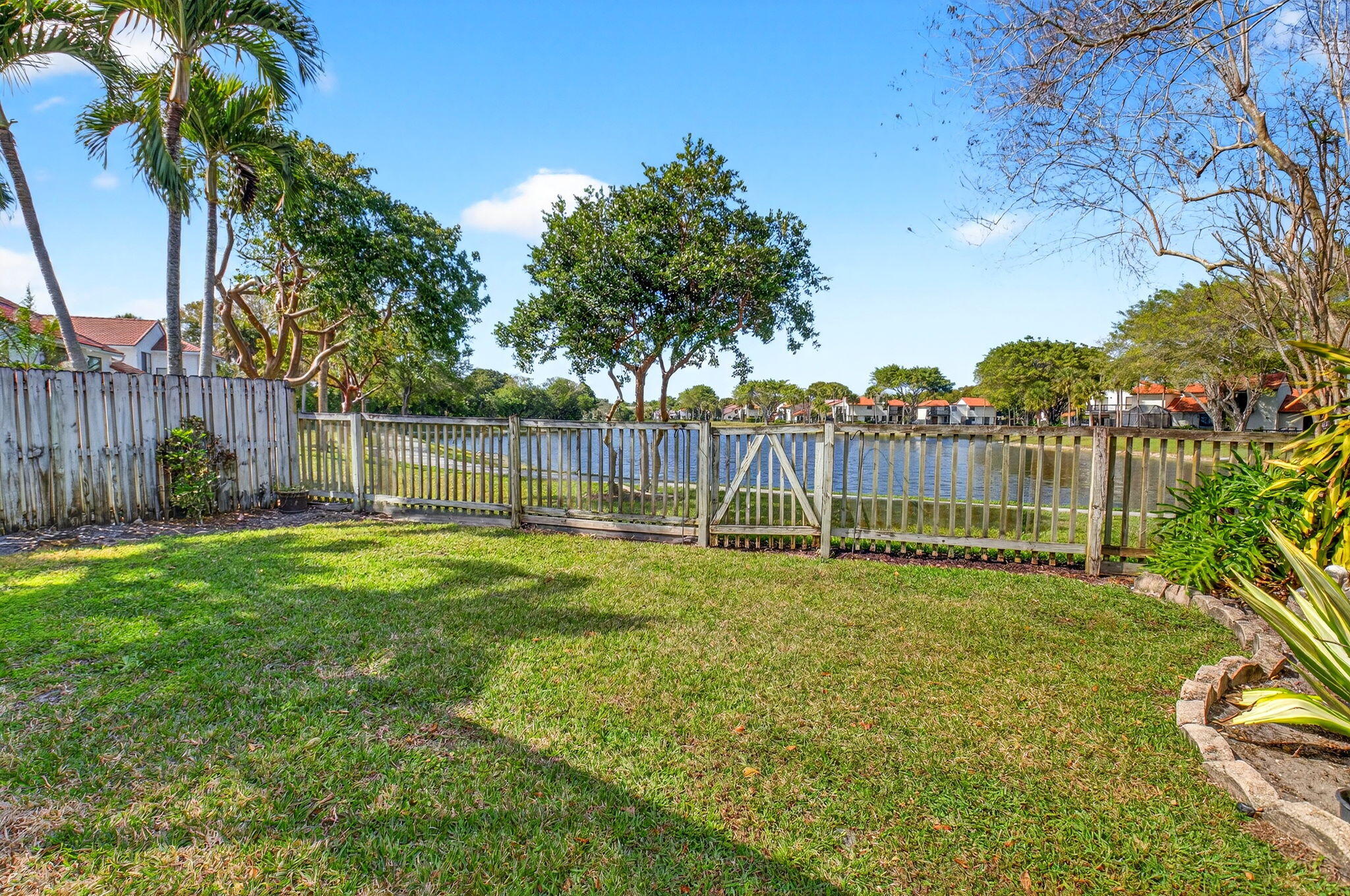 5536 Fox Hollow Dr Drive